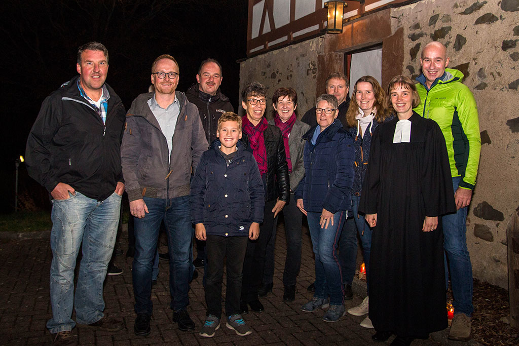 Gruppenfoto vor Oberorker Kirche